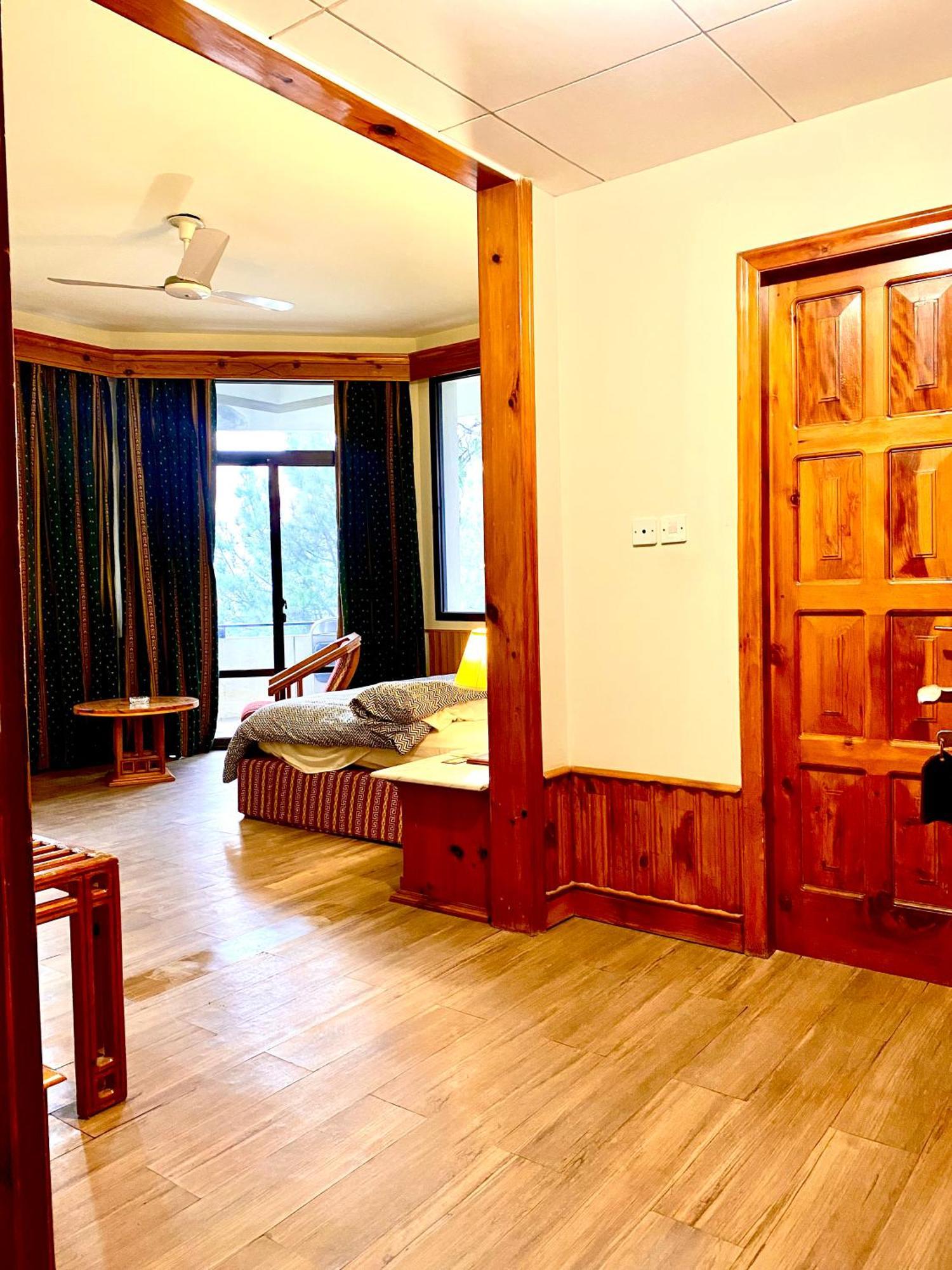Rock City Resort Mingora 外观 照片