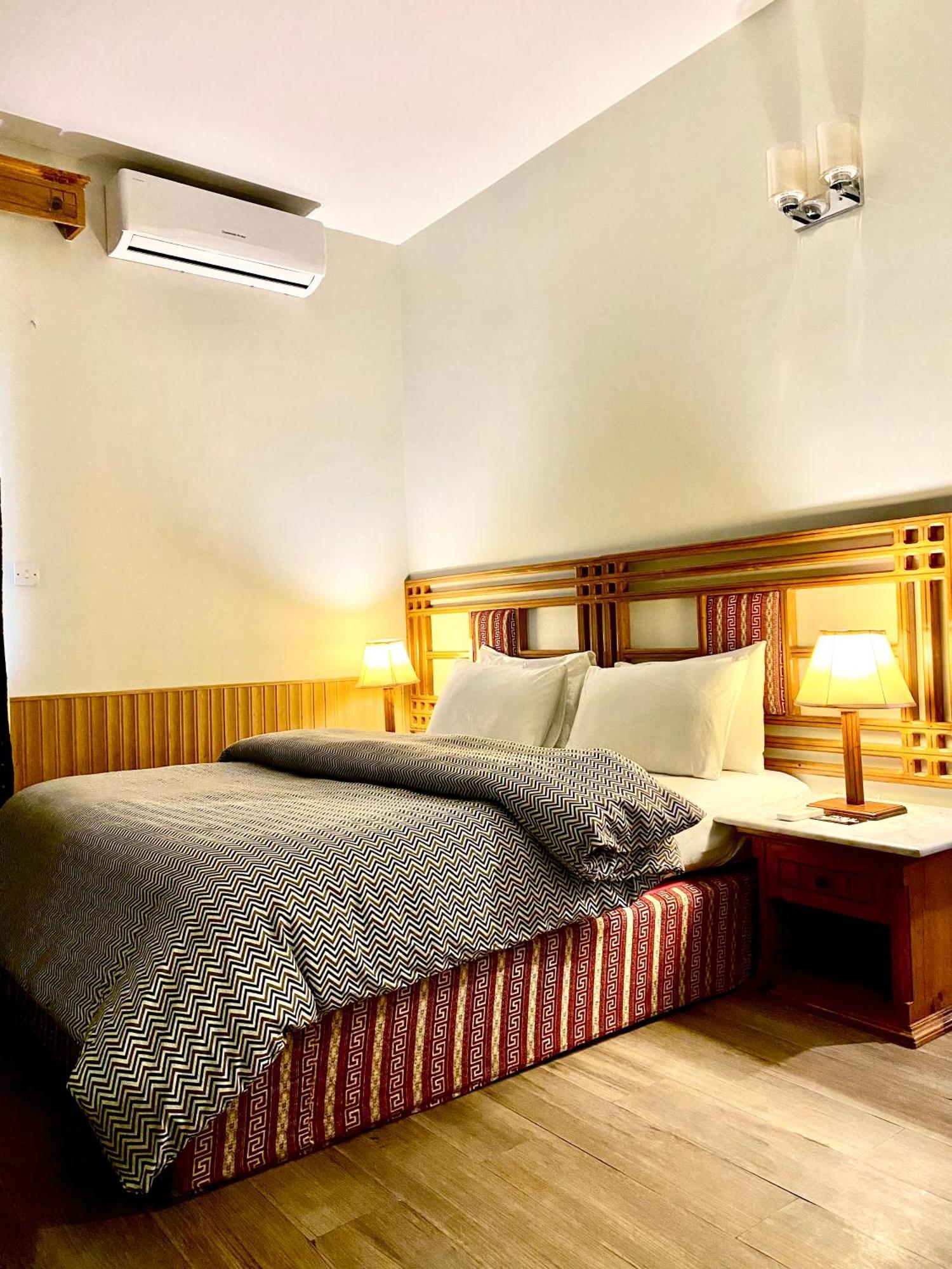 Rock City Resort Mingora 外观 照片