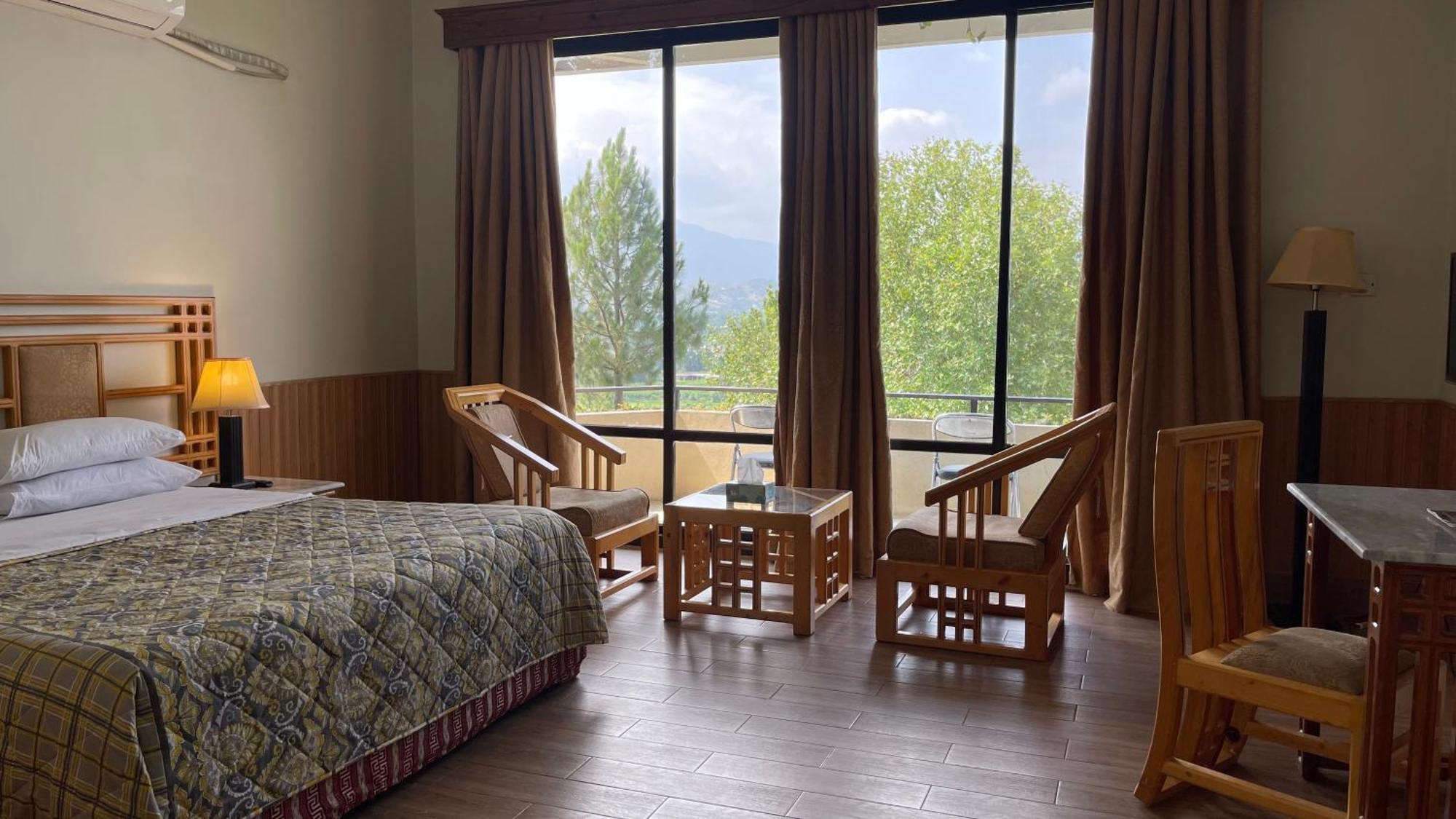 Rock City Resort Mingora 外观 照片